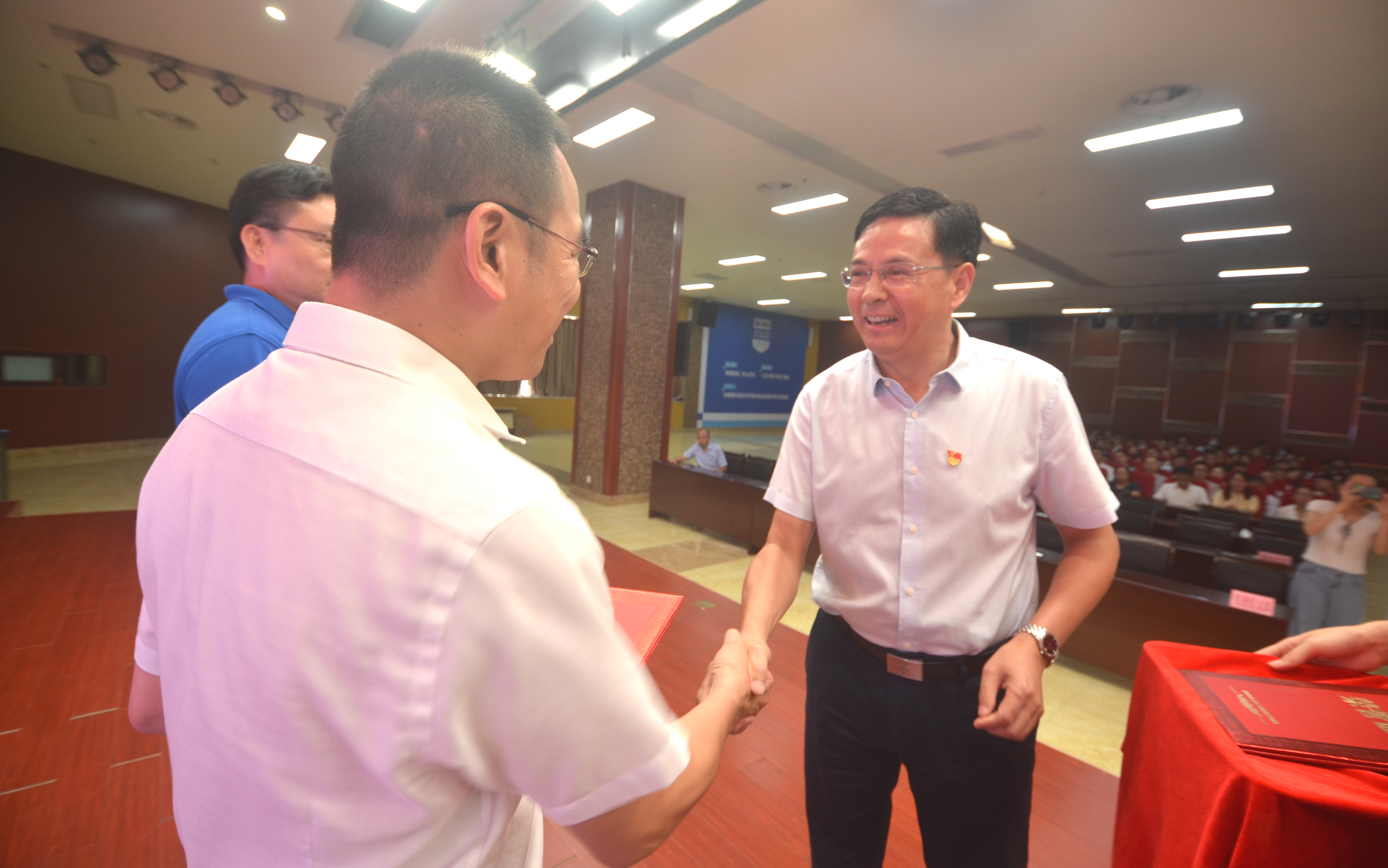 表彰大会.2.jpg